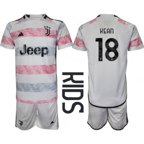 Juventus Moise Kean #18 Replika Babytøj Udebanesæt Børn 2023-24 Kortærmet (+ Korte bukser)